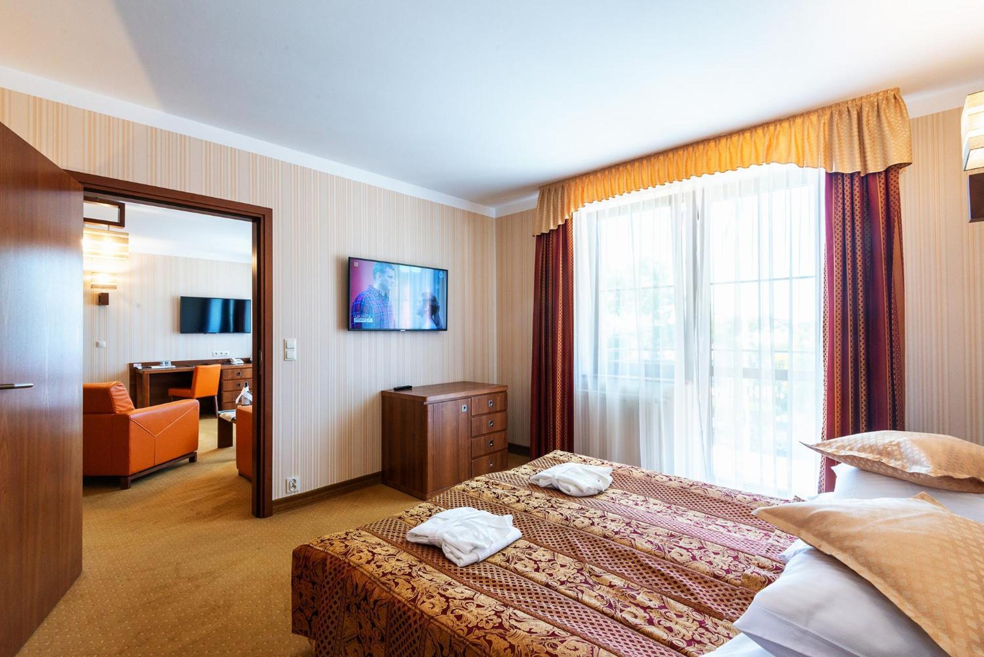 Dworek Morski Spa & Wellness ミエルノ エクステリア 写真